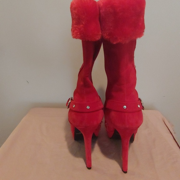 Boots - Picture 3 of 5